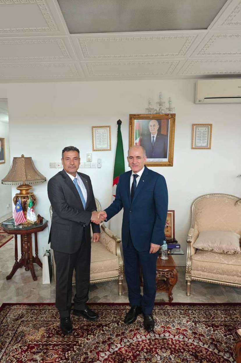 Son Excellence l’Ambassadeur de la République algérienne démocratique et populaire en Malaisie, M. Abdelhafid Bouanour, a reçu le nouvel Ambassadeur de la République d’Irak en Malaisie, l’Ambassadeur Adnan Mahlal Al-Majoun, à l’occasion de sa prise de fon