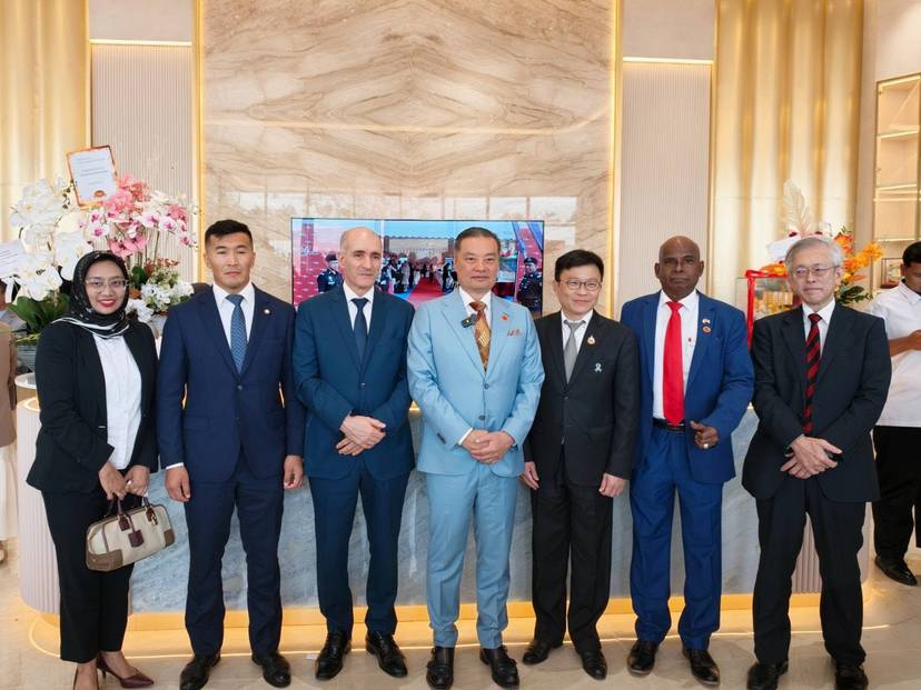 La participation de Son Excellence l’Ambassadeur de la République algérienne démocratique et populaire à Kuala Lumpur, M. Abdelhafid Bouanour, à la cérémonie d’inauguration d’une raffinerie d’or dans l’État malaisien de Penang